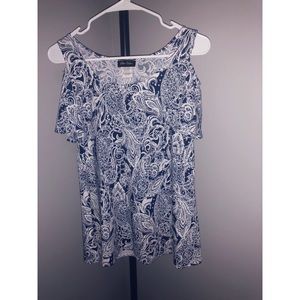 💎Star Vixen Blue Paisley off the shoulder top!